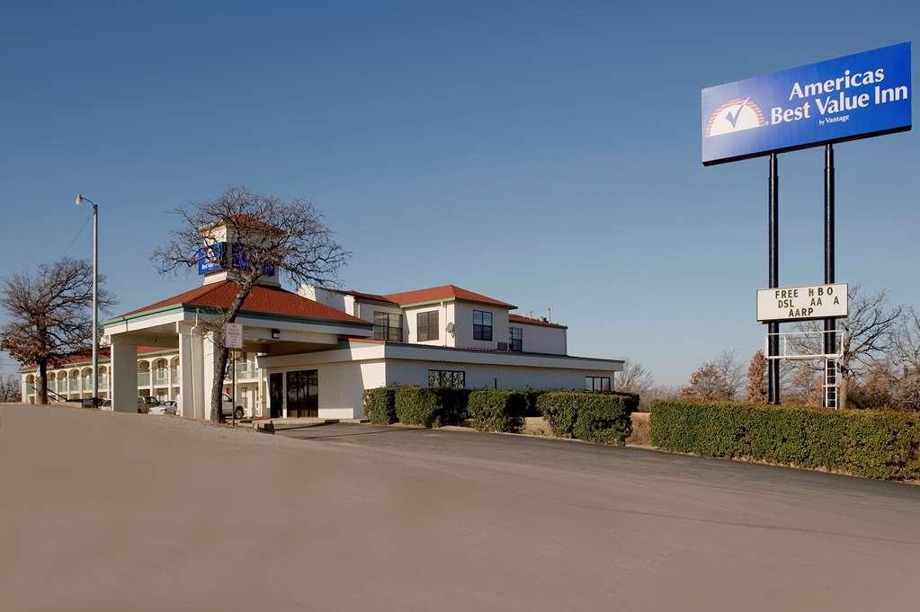 Americas Best Value Inn Bowie Exterior photo