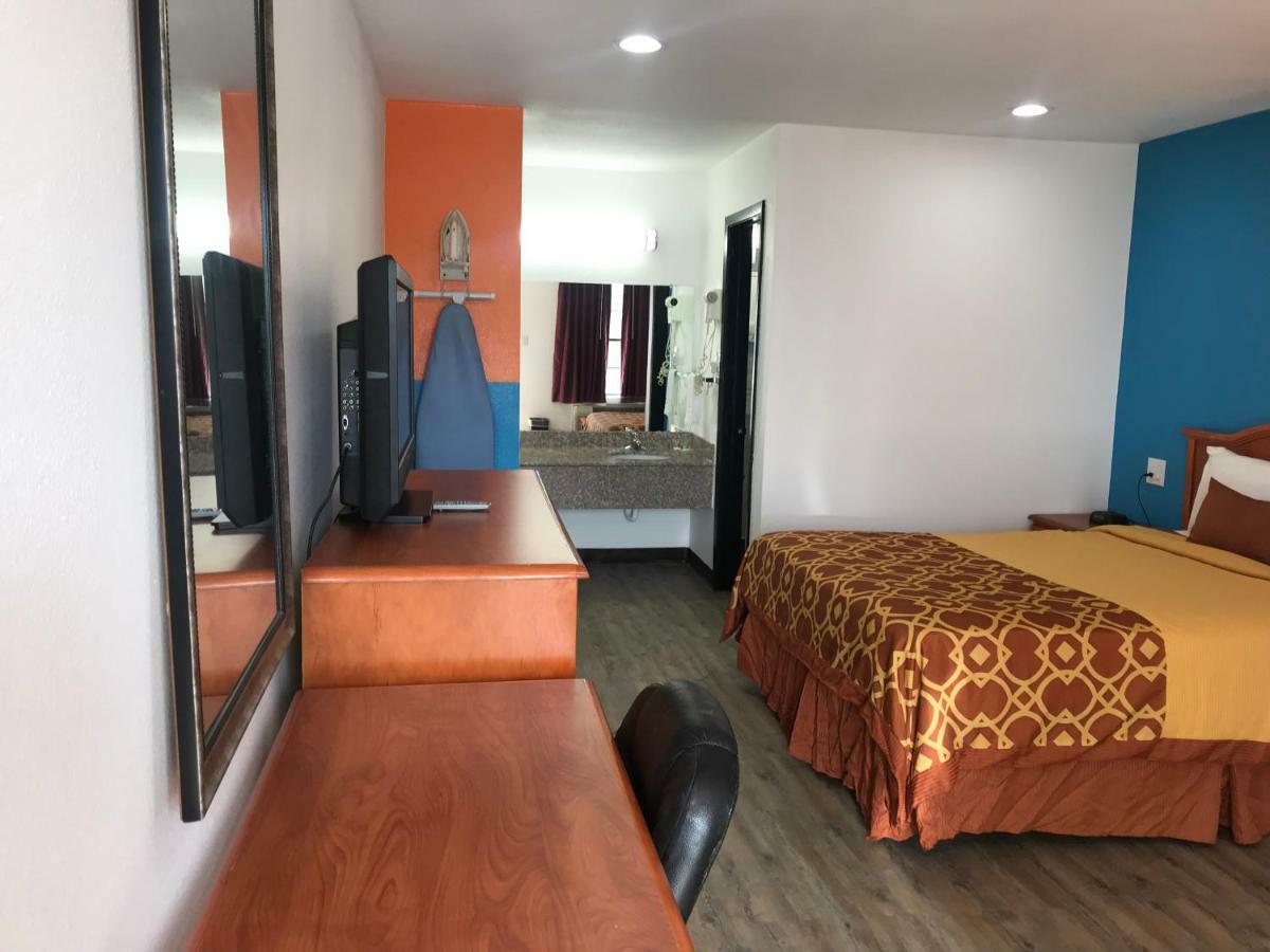 Americas Best Value Inn Bowie Exterior photo