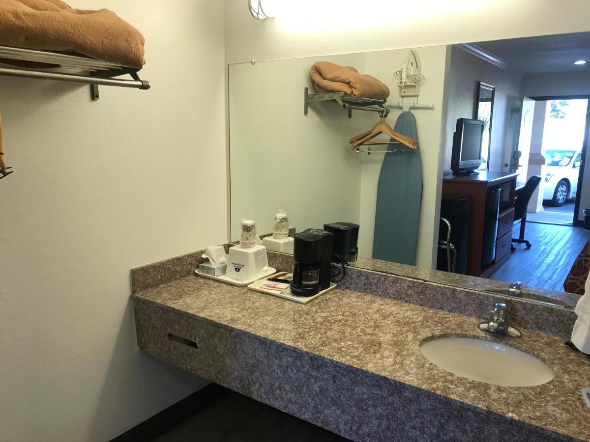 Americas Best Value Inn Bowie Exterior photo